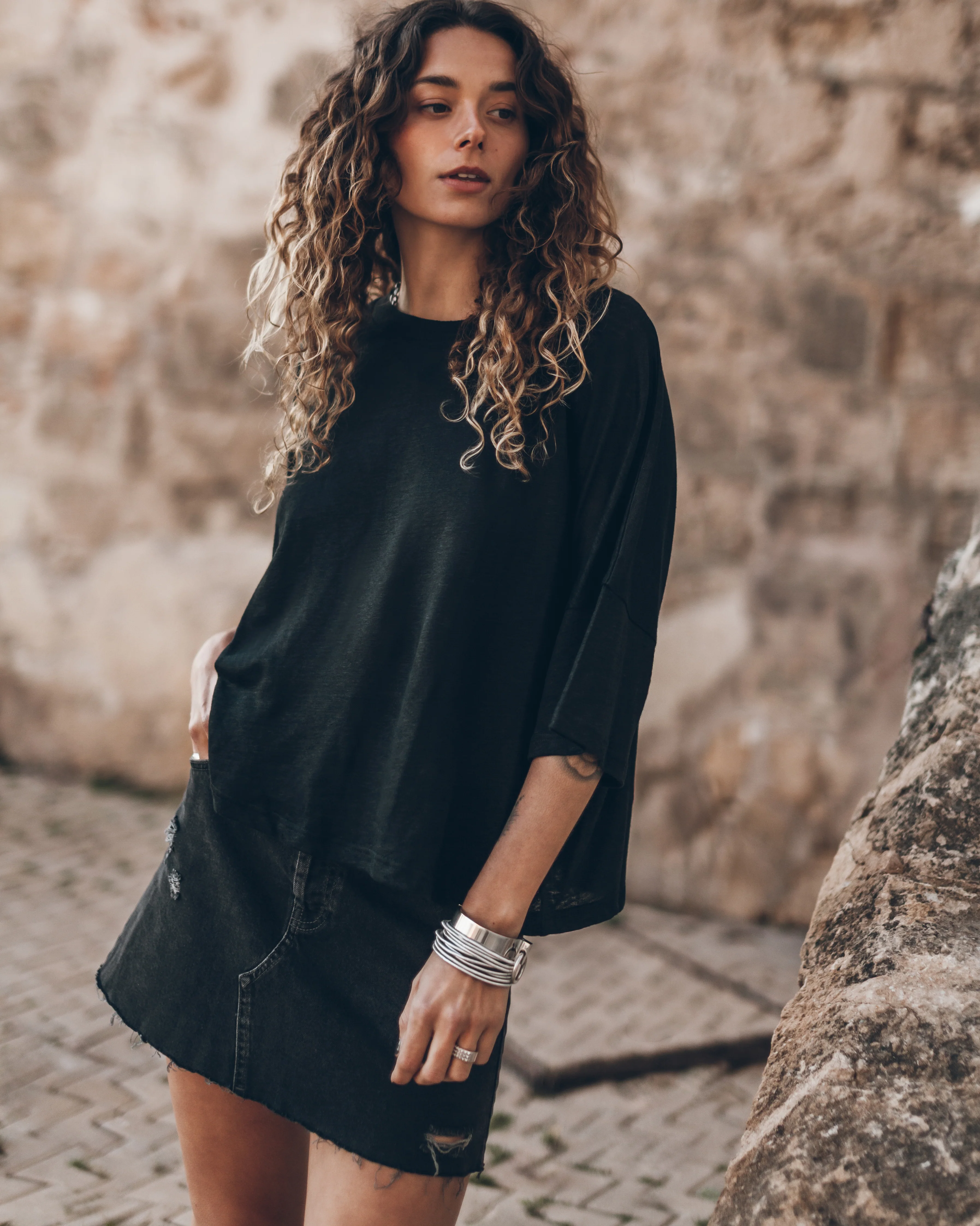 The Black Loose Linen T-Shirt - Image 6